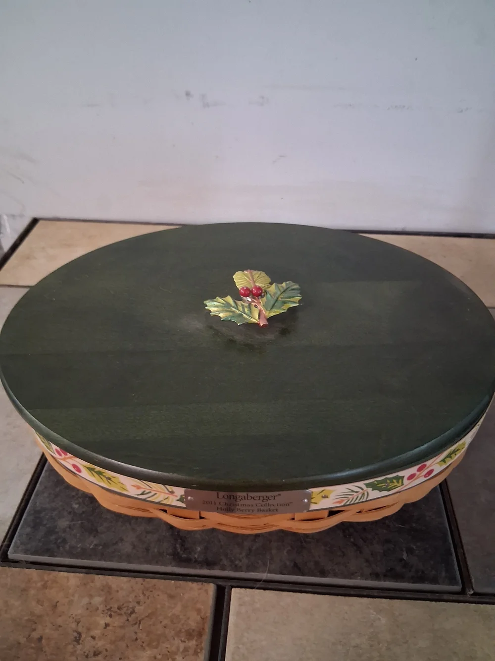 Longaberger 2011 Christmas 'Holly Berry' Lidded Basket
